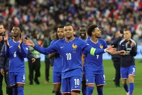 آمال التصنيف العالمي.. عصام الشوالي يعلق على مباراة فرنسا وكولومبيا